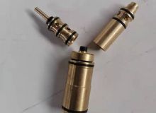 點(diǎn)擊查看詳細(xì)信息<br>標(biāo)題：氣動錨桿鉆機(jī)上面氣馬達(dá)閥組 閱讀次數(shù)：1782